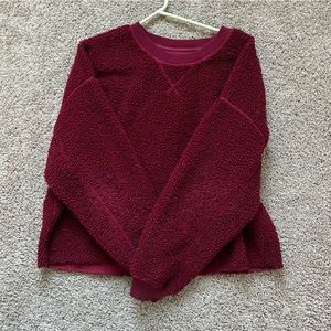 american eagle burgundy sherpa fleece in size L